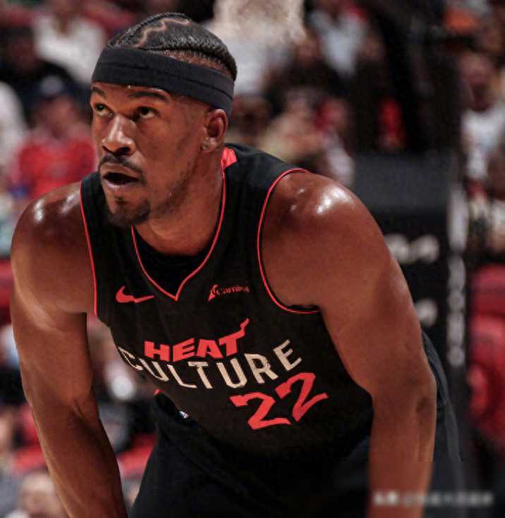  阿扎伦卡在雄鹿比赛中败北，败北引发热议！