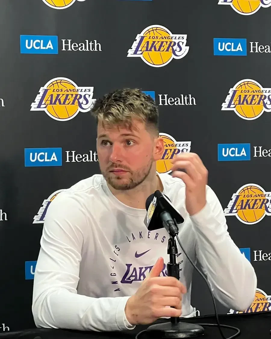 东契奇迎来十二赛季高光表现,老鹰球迷沸腾! 东契奇迎来十二赛季高光表现,老鹰球迷沸腾!